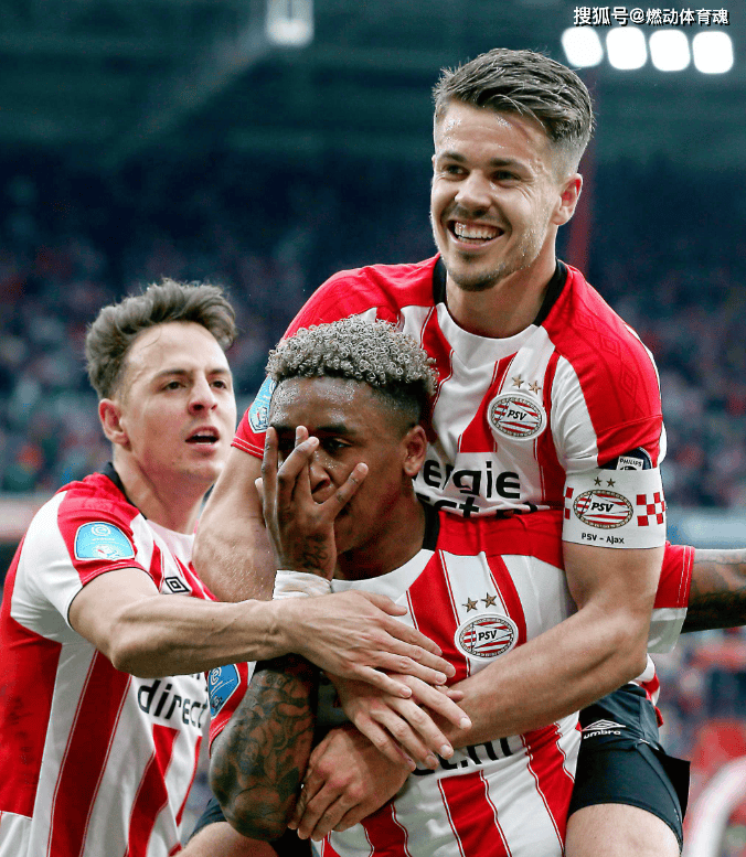 转会期埃因霍温调整名单以备英超,主帅复盘环节打磨,赛场秩序良好,团队化学反应显著 转会期埃因霍温调整名单以备英超,主帅复盘环节打磨,赛场秩序良好,团队化学反应显著