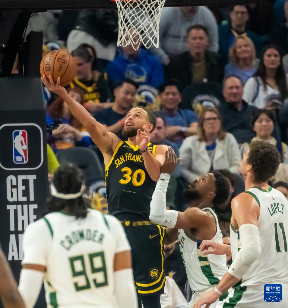 密尔沃基雄鹿迎NBA常规赛关键赛,集结日回应争议,目标明确,资深球员宣示担当的简单介绍 密尔沃基雄鹿迎NBA常规赛关键赛,集结日回应争议,目标明确,资深球员宣示担当的简单介绍