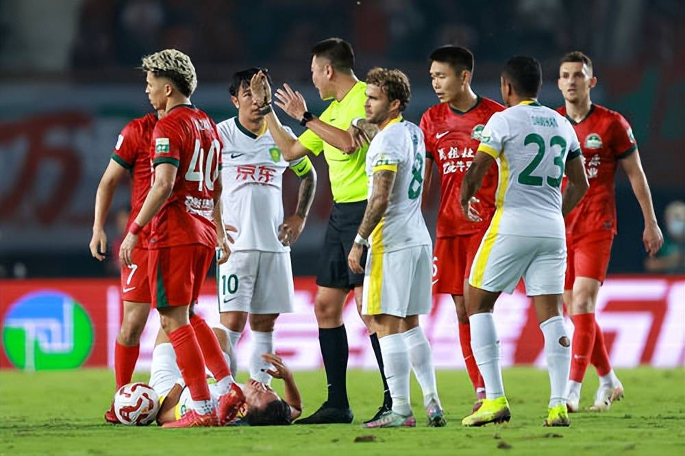  风云突变！埃因霍温关键时刻刷新队史纪录，中超版图或变，信心回归，控场能力受关注