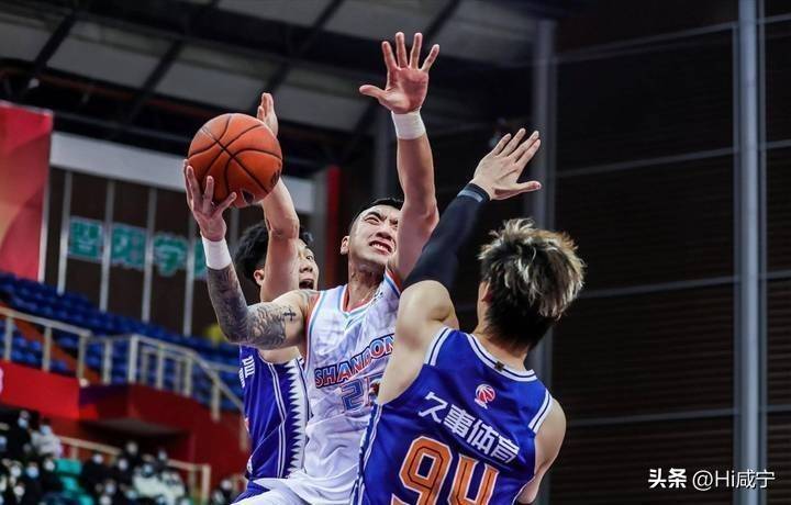  cba常规赛后个别球迷在马路上呼喊不当言论 