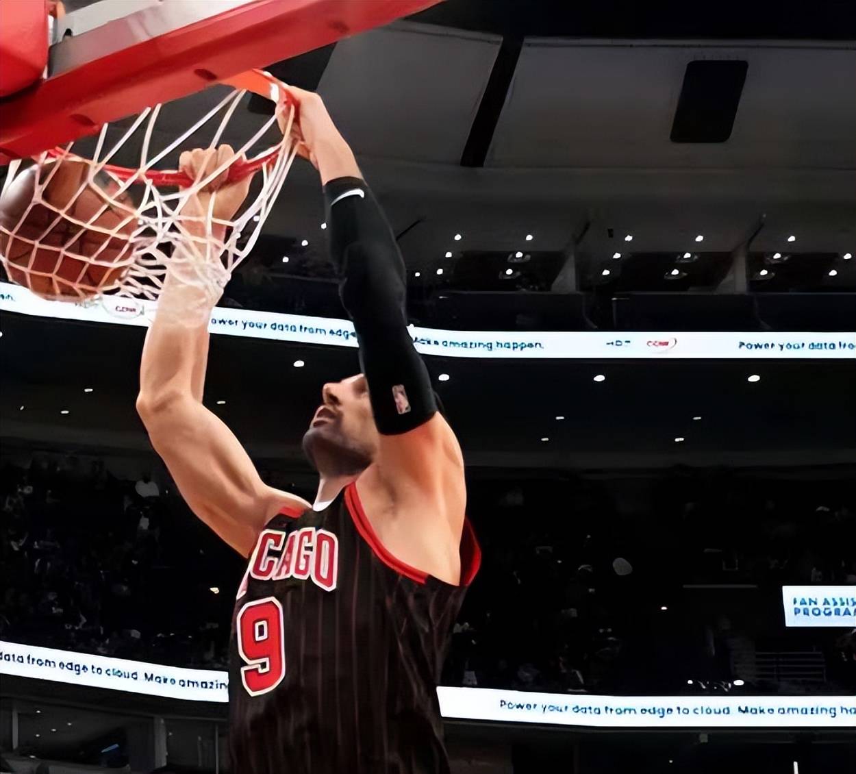 星空官网 -加时末段芝加哥公牛备战CBA季后赛；单刀错失细节曝光；信心回归；身体对抗强度拉满的简单介绍